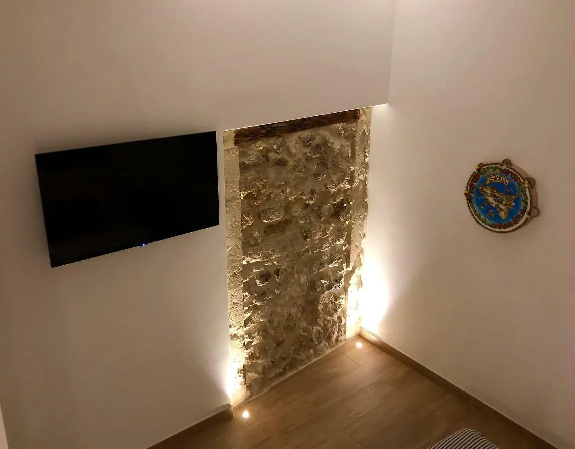 Nesh House Apartment Syracuse 0*,  Italy